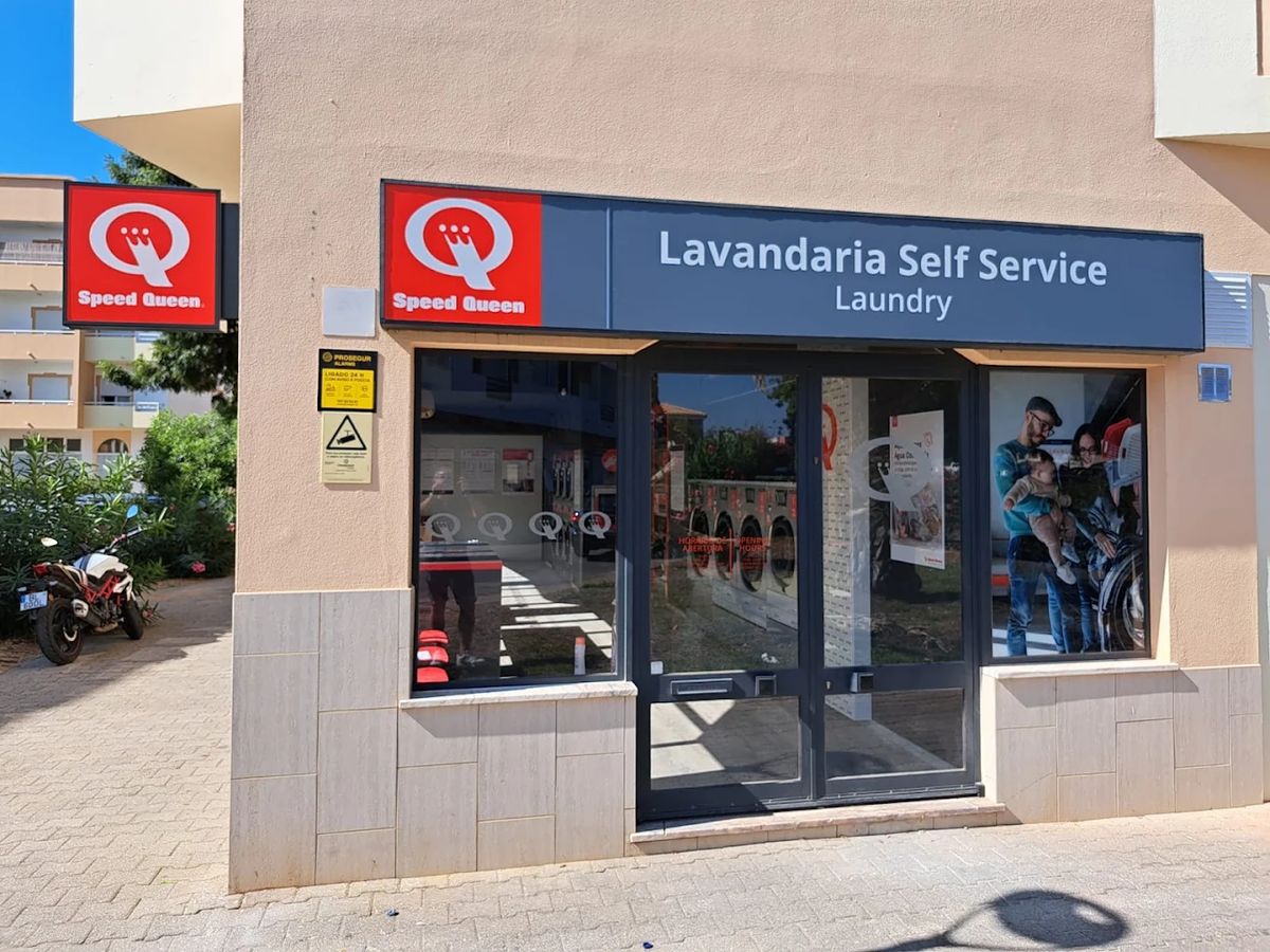 Speed Queen Gambelas storefront in Faro
